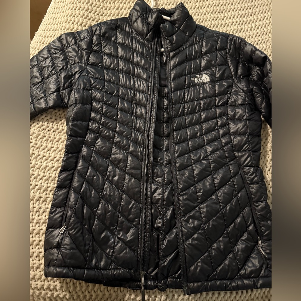 The North Face Black puffer Jacket
Thin style puffer. Size small.